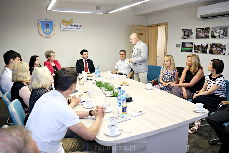Spotkanie prezydenta Daniela Kozdęby z animatorami grup artystycznych SCK