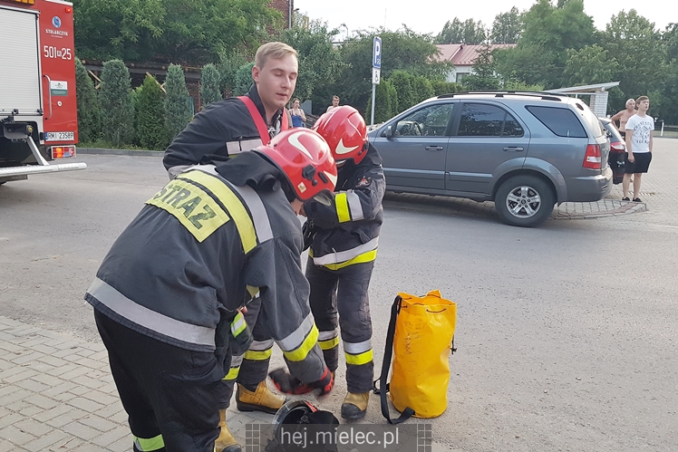Pożar na dachu bloku mieszkalnego przy Drzewieckiego