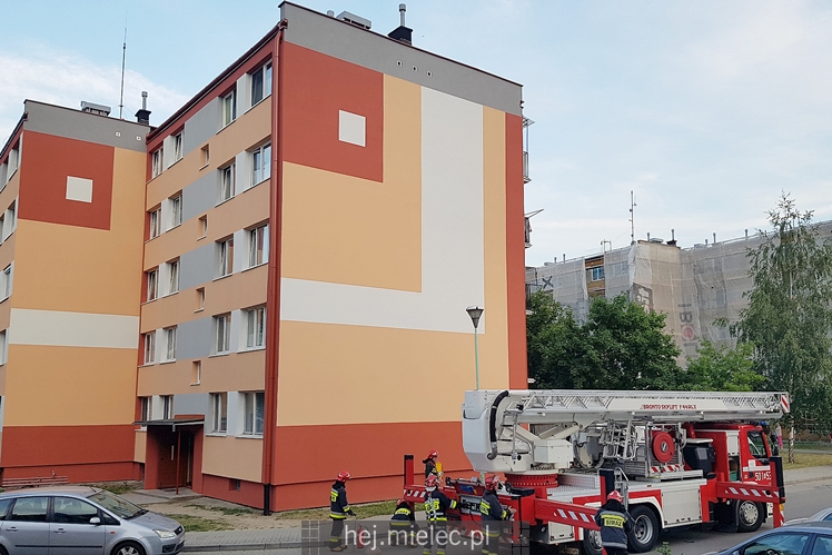 Pożar na dachu bloku mieszkalnego przy Drzewieckiego