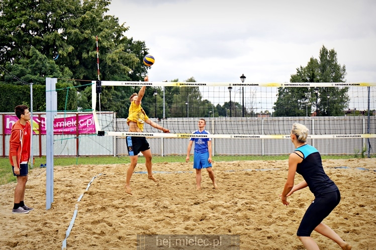 Turniej Piłki Plażowej przygotowany przez Klub Młodych Liderów
