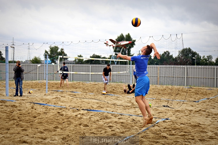 Turniej Piłki Plażowej przygotowany przez Klub Młodych Liderów
