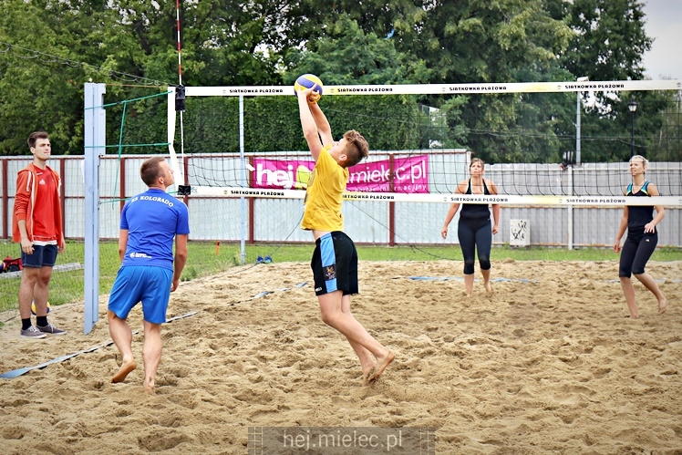 Turniej Piłki Plażowej przygotowany przez Klub Młodych Liderów