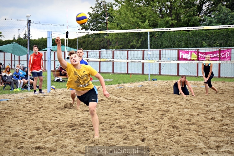 Turniej Piłki Plażowej przygotowany przez Klub Młodych Liderów
