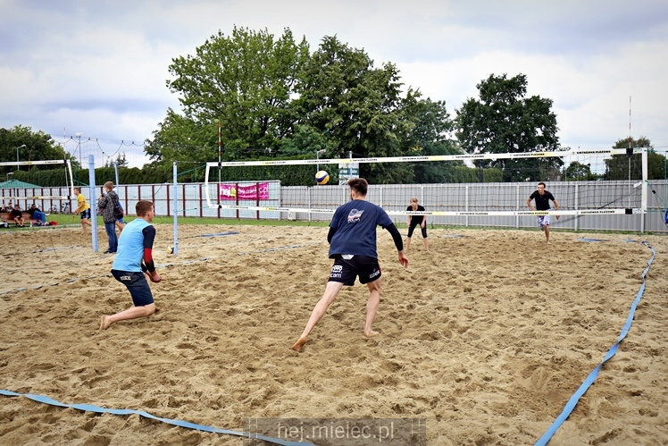 Turniej Piłki Plażowej przygotowany przez Klub Młodych Liderów