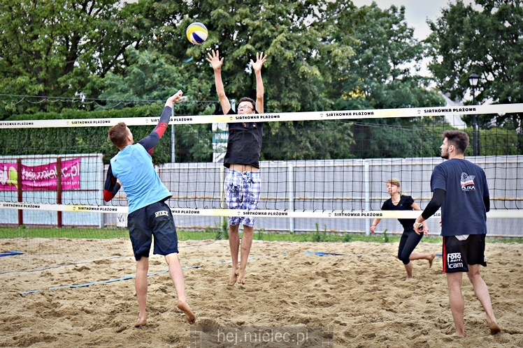 Turniej Piłki Plażowej przygotowany przez Klub Młodych Liderów