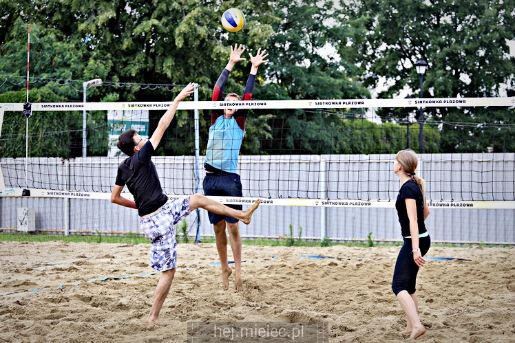 Turniej Piłki Plażowej przygotowany przez Klub Młodych Liderów
