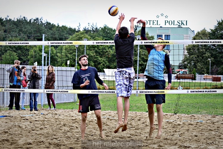 Turniej Piłki Plażowej przygotowany przez Klub Młodych Liderów