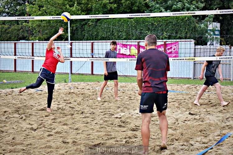 Turniej Piłki Plażowej przygotowany przez Klub Młodych Liderów
