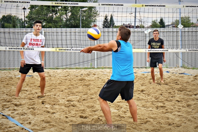 Turniej Piłki Plażowej przygotowany przez Klub Młodych Liderów