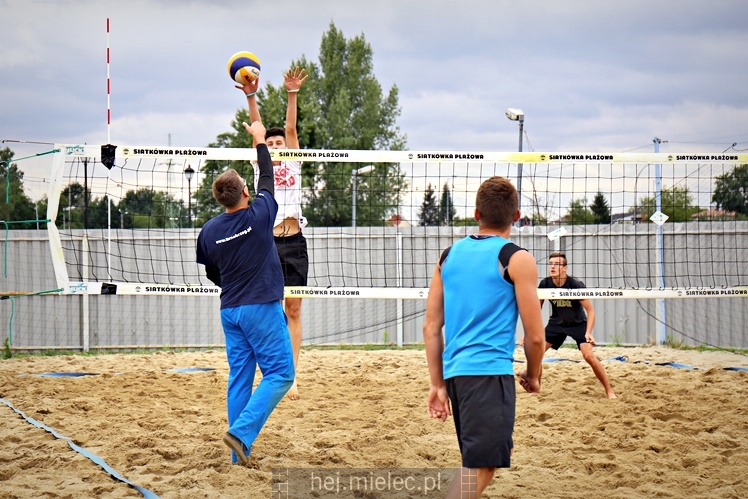 Turniej Piłki Plażowej przygotowany przez Klub Młodych Liderów
