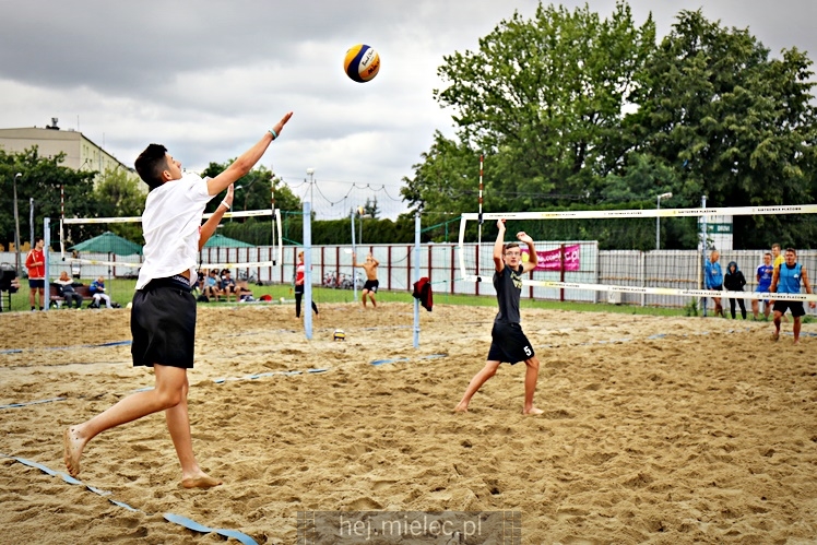 Turniej Piłki Plażowej przygotowany przez Klub Młodych Liderów