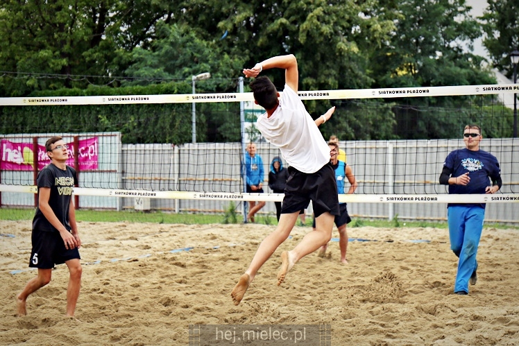 Turniej Piłki Plażowej przygotowany przez Klub Młodych Liderów