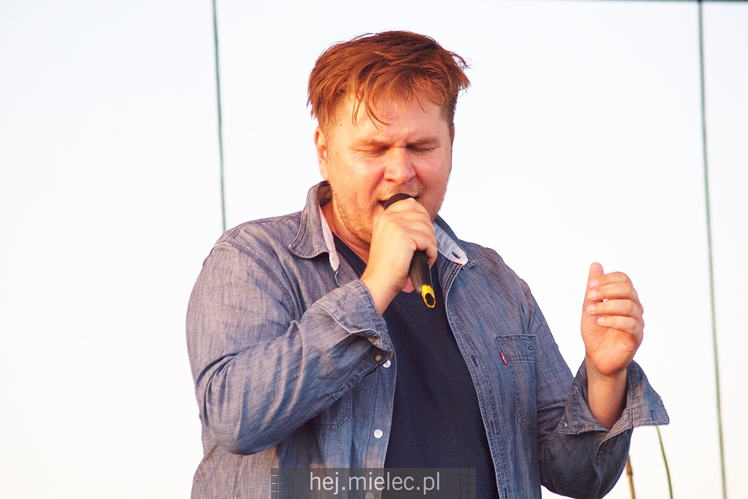 Bartek Jaskot zagrał dla pielgrzymów w Radomyślu Wielkim