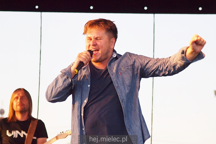 Bartek Jaskot zagrał dla pielgrzymów w Radomyślu Wielkim