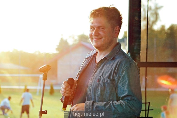 Bartek Jaskot zagrał dla pielgrzymów w Radomyślu Wielkim