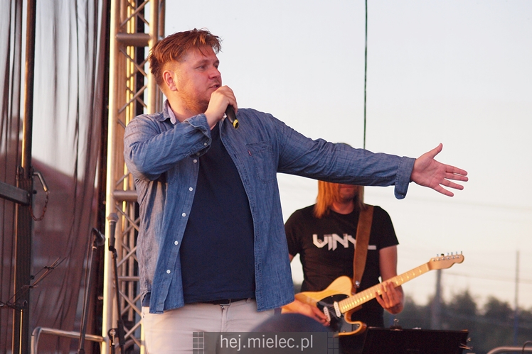 Bartek Jaskot zagrał dla pielgrzymów w Radomyślu Wielkim