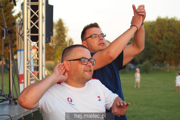 Bartek Jaskot zagrał dla pielgrzymów w Radomyślu Wielkim