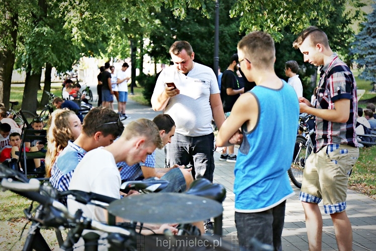 Zlot graczy Pokemon GO w Parku Oborskich