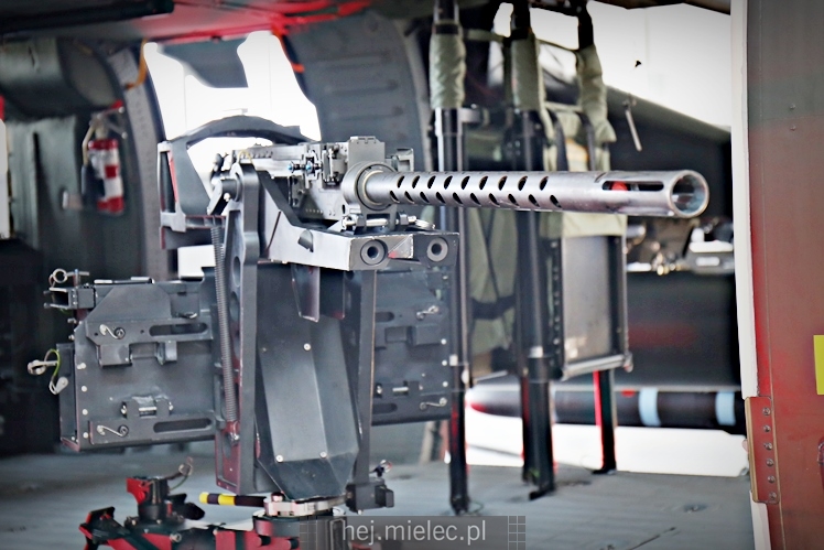 Prezentacja uzbrojonego śmigłowca Black Hawk w hali PZL Mielec