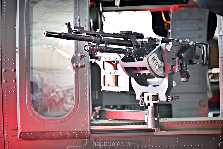 Prezentacja uzbrojonego śmigłowca Black Hawk w hali PZL Mielec