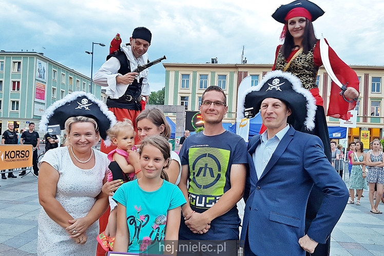 Grunt to rodzinka! Na Placu AK mimo kiepskiej pogody!
