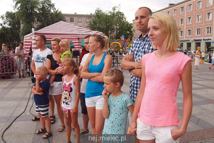 Grunt to rodzinka! Na Placu AK mimo kiepskiej pogody!