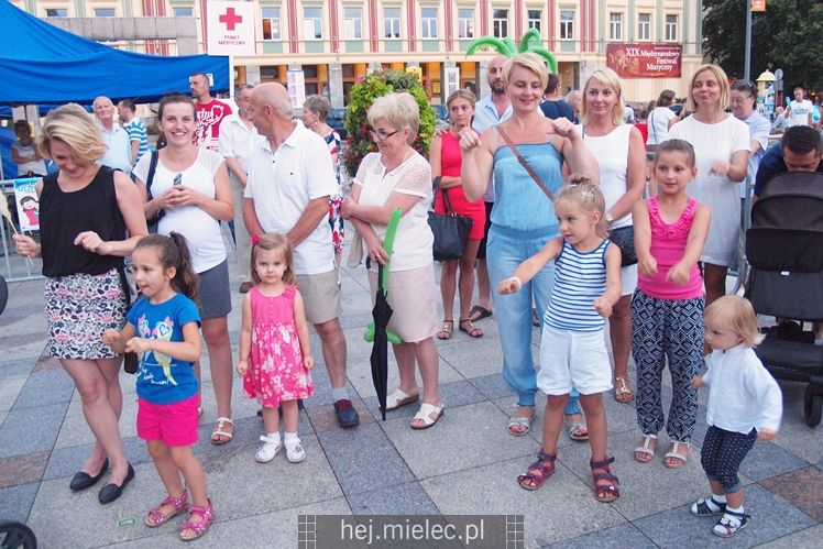 Grunt to rodzinka! Na Placu AK mimo kiepskiej pogody!
