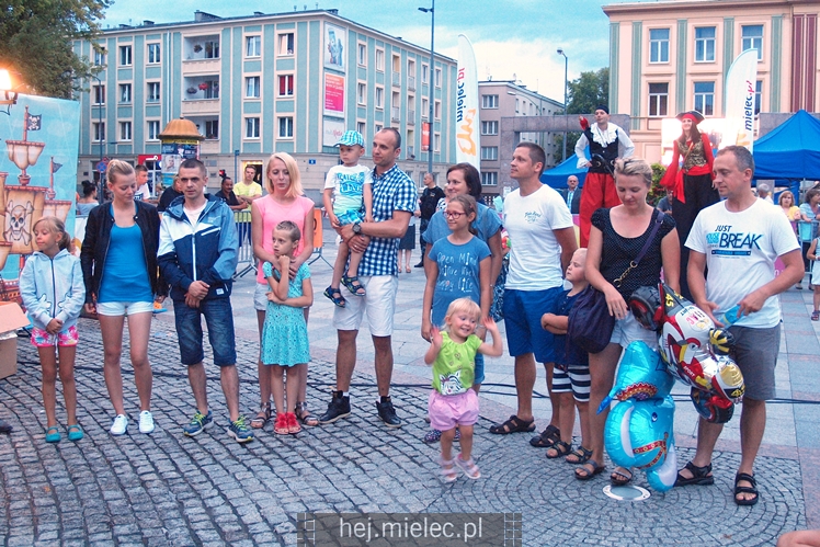 Grunt to rodzinka! Na Placu AK mimo kiepskiej pogody!