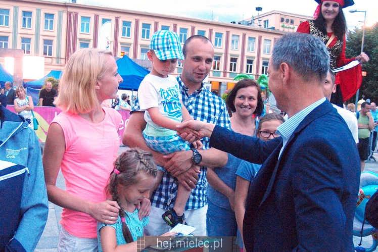 Grunt to rodzinka! Na Placu AK mimo kiepskiej pogody!