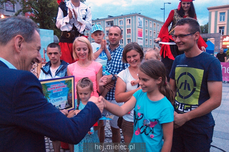 Grunt to rodzinka! Na Placu AK mimo kiepskiej pogody!