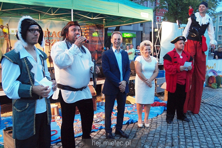 Grunt to rodzinka! Na Placu AK mimo kiepskiej pogody!