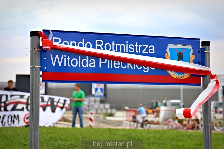 Uroczystość nadania imienia Rotmistrza Pileckiego dla ronda przy ul. Powstańców Warszawy