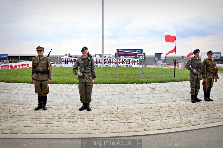 Uroczystość nadania imienia Rotmistrza Pileckiego dla ronda przy ul. Powstańców Warszawy