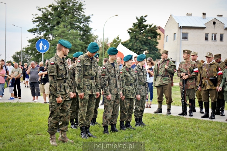 Uroczystość nadania imienia Rotmistrza Pileckiego dla ronda przy ul. Powstańców Warszawy