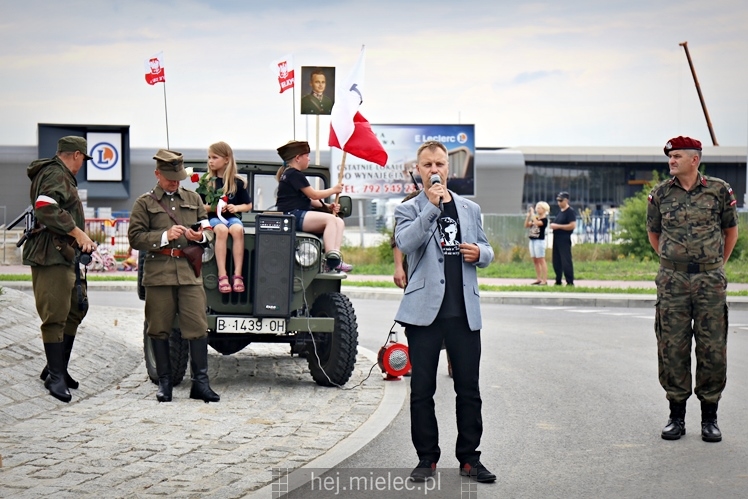 Uroczystość nadania imienia Rotmistrza Pileckiego dla ronda przy ul. Powstańców Warszawy