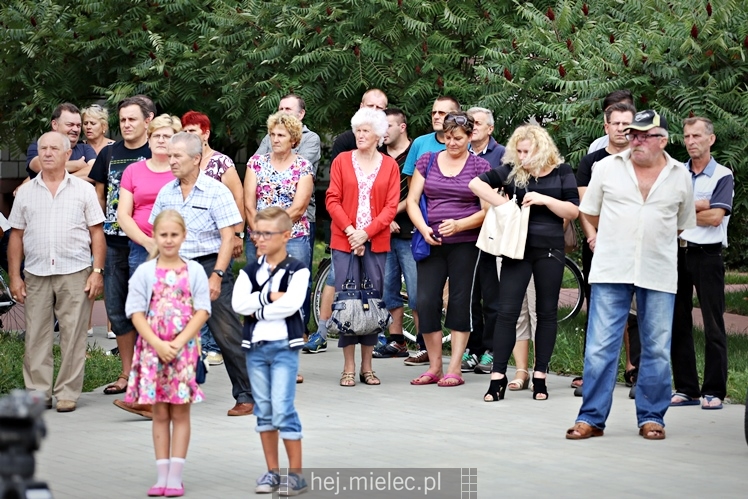 Uroczystość nadania imienia Rotmistrza Pileckiego dla ronda przy ul. Powstańców Warszawy