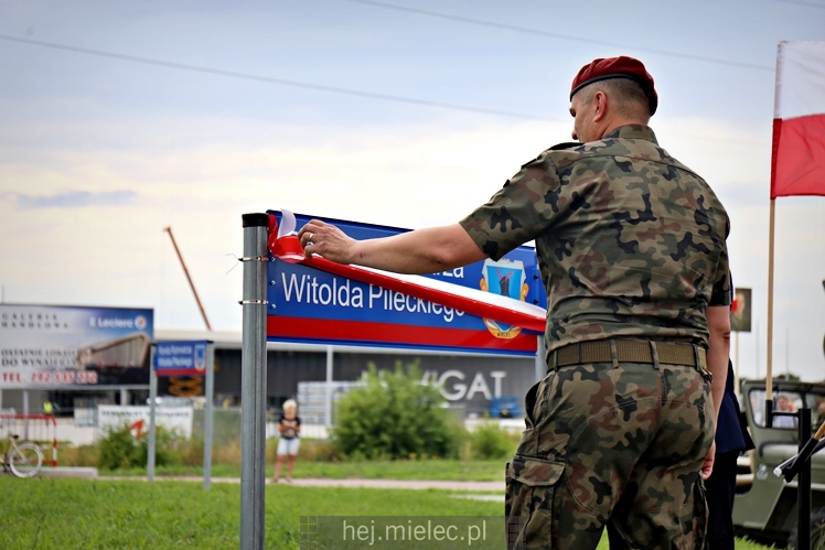 Uroczystość nadania imienia Rotmistrza Pileckiego dla ronda przy ul. Powstańców Warszawy