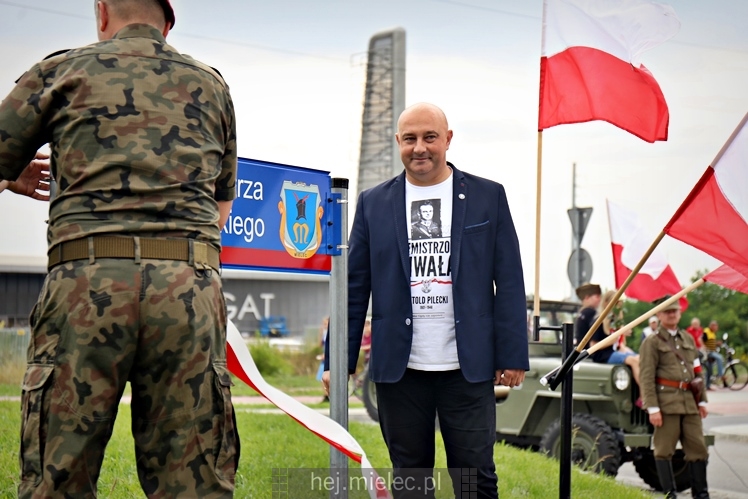 Uroczystość nadania imienia Rotmistrza Pileckiego dla ronda przy ul. Powstańców Warszawy