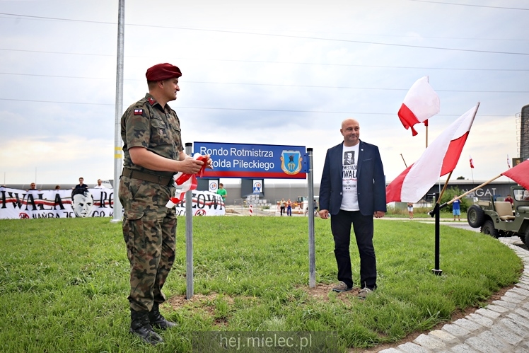 Uroczystość nadania imienia Rotmistrza Pileckiego dla ronda przy ul. Powstańców Warszawy