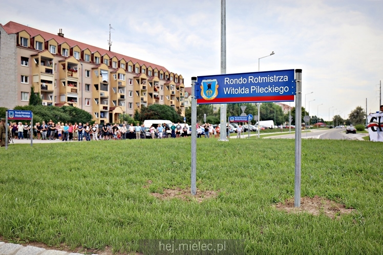 Uroczystość nadania imienia Rotmistrza Pileckiego dla ronda przy ul. Powstańców Warszawy