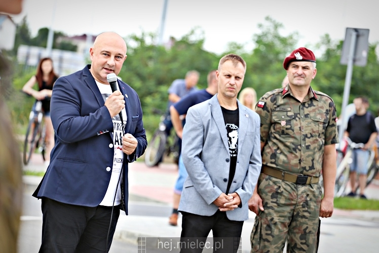Uroczystość nadania imienia Rotmistrza Pileckiego dla ronda przy ul. Powstańców Warszawy
