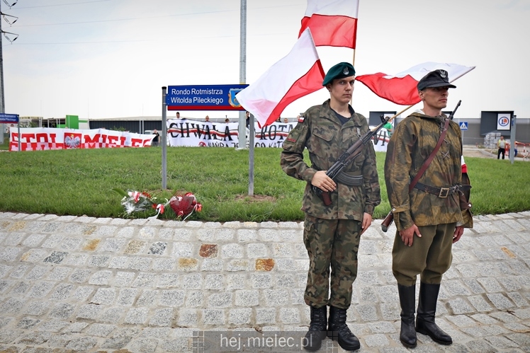 Uroczystość nadania imienia Rotmistrza Pileckiego dla ronda przy ul. Powstańców Warszawy
