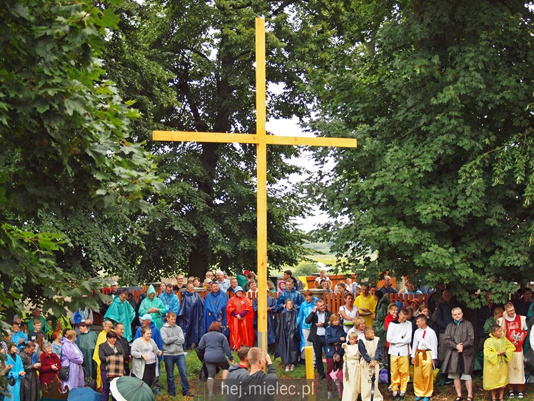 Pielgrzymi z Diecezji Rzeszowskiej tradycyjnie przeszli przez Powiat Mielecki