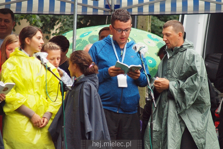 Pielgrzymi z Diecezji Rzeszowskiej tradycyjnie przeszli przez Powiat Mielecki