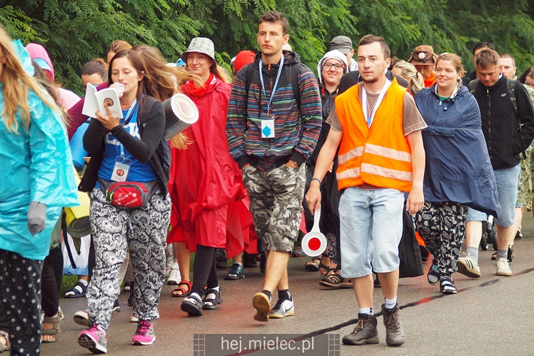 Pielgrzymi z Diecezji Rzeszowskiej tradycyjnie przeszli przez Powiat Mielecki