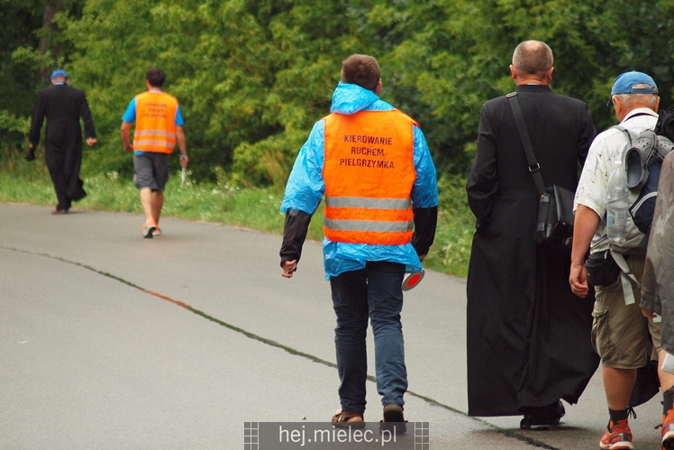 Pielgrzymi z Diecezji Rzeszowskiej tradycyjnie przeszli przez Powiat Mielecki