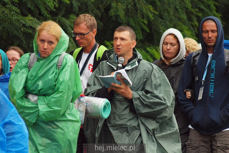 Pielgrzymi z Diecezji Rzeszowskiej tradycyjnie przeszli przez Powiat Mielecki
