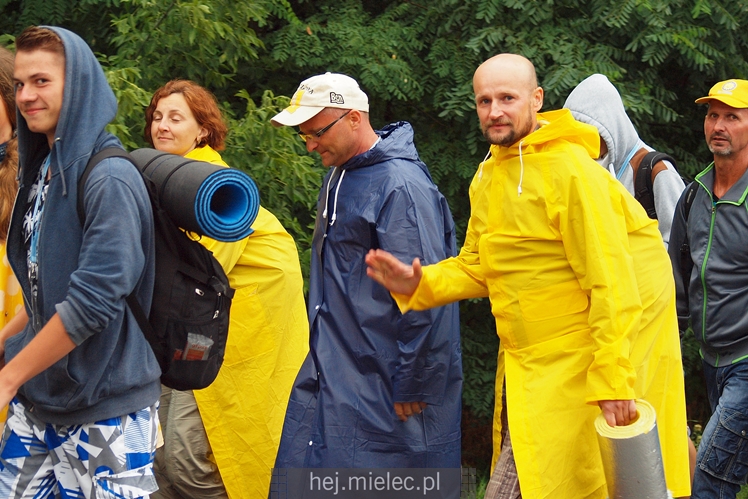 Pielgrzymi z Diecezji Rzeszowskiej tradycyjnie przeszli przez Powiat Mielecki
