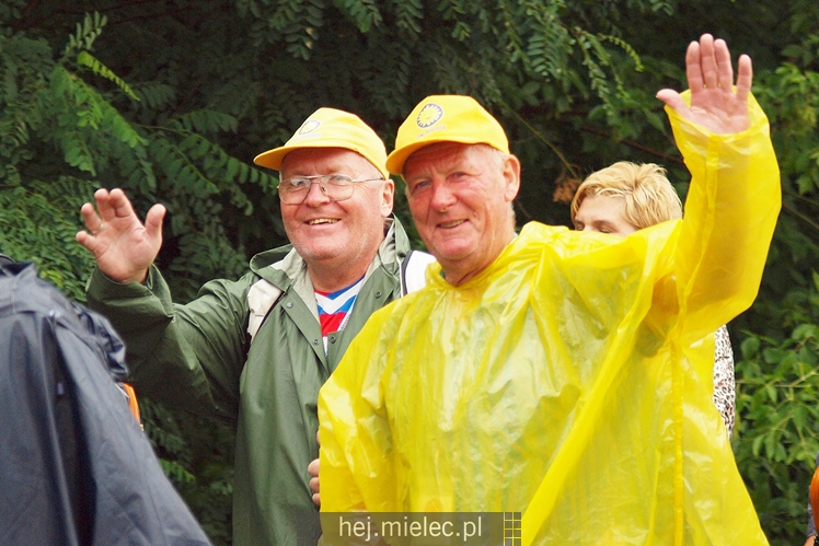 Pielgrzymi z Diecezji Rzeszowskiej tradycyjnie przeszli przez Powiat Mielecki