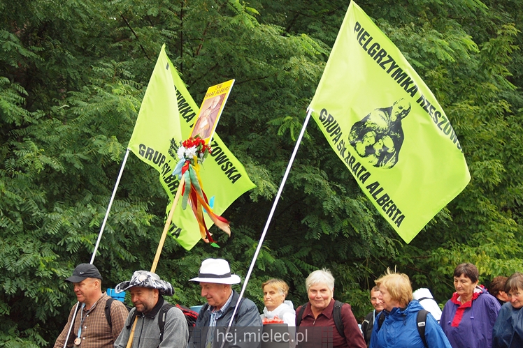 Pielgrzymi z Diecezji Rzeszowskiej tradycyjnie przeszli przez Powiat Mielecki